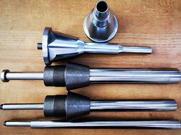 Horizontal parting casting molding machine sand mold pouring mouth expansion rod