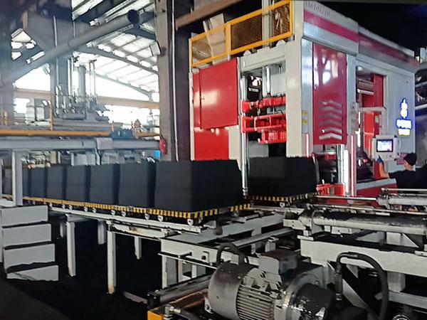 Automated molding machines for sand injection at the top and bottom are used for the casting and molding production of belt pulleys
