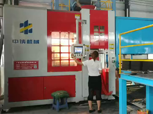Horizontal parting flaskless casting molding machine
