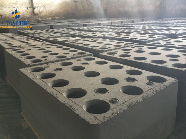 Henan customers use the casting molding machine to produce bearing sleeve parts