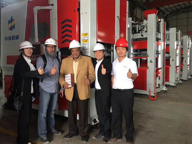 Zoomzu Machinery exports a model Z6171 fully automatic frequency conversion molding machine to Egypt 