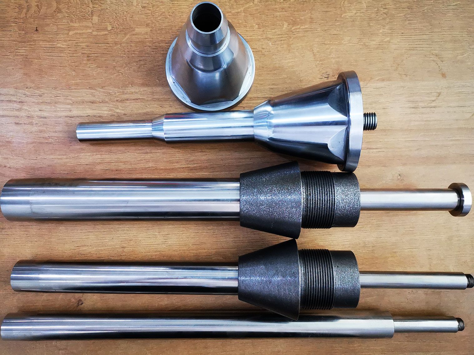 Horizontal parting casting molding machine iron liquid pouring mouth expansion rod